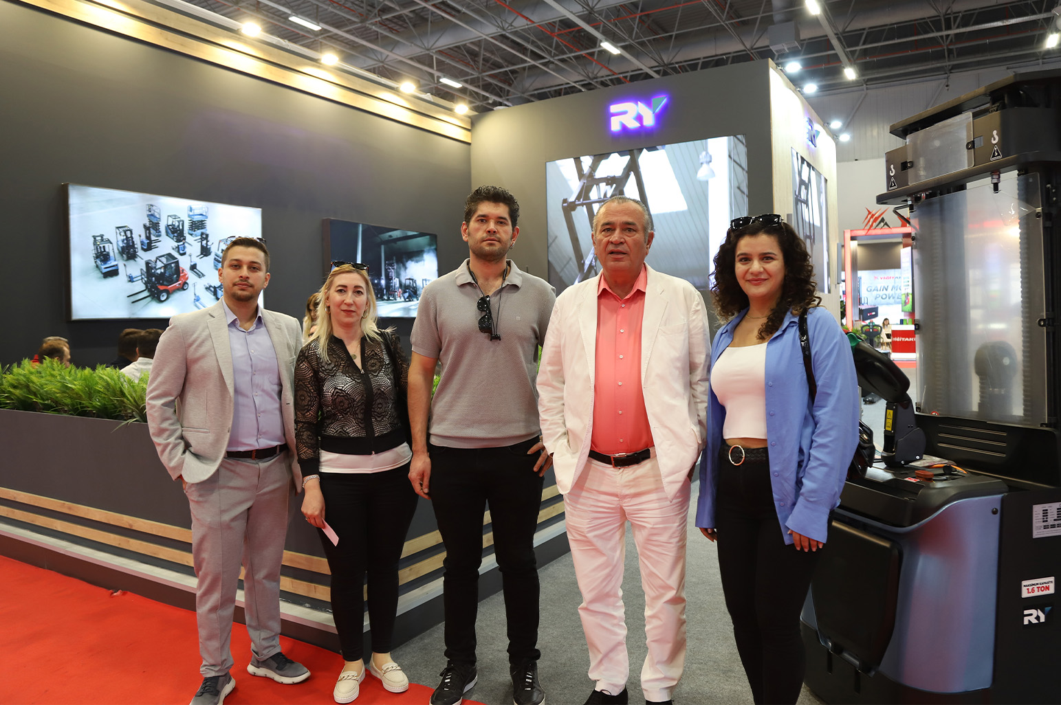 Royal interna de combustión carretera en Perú